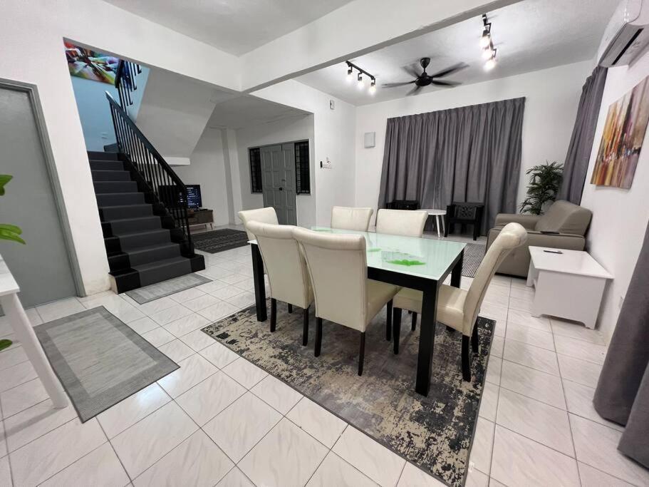 ספאנג Rumah Melati By Impian Homestay Klia-Salak Tinggi-Nilai מראה חיצוני תמונה