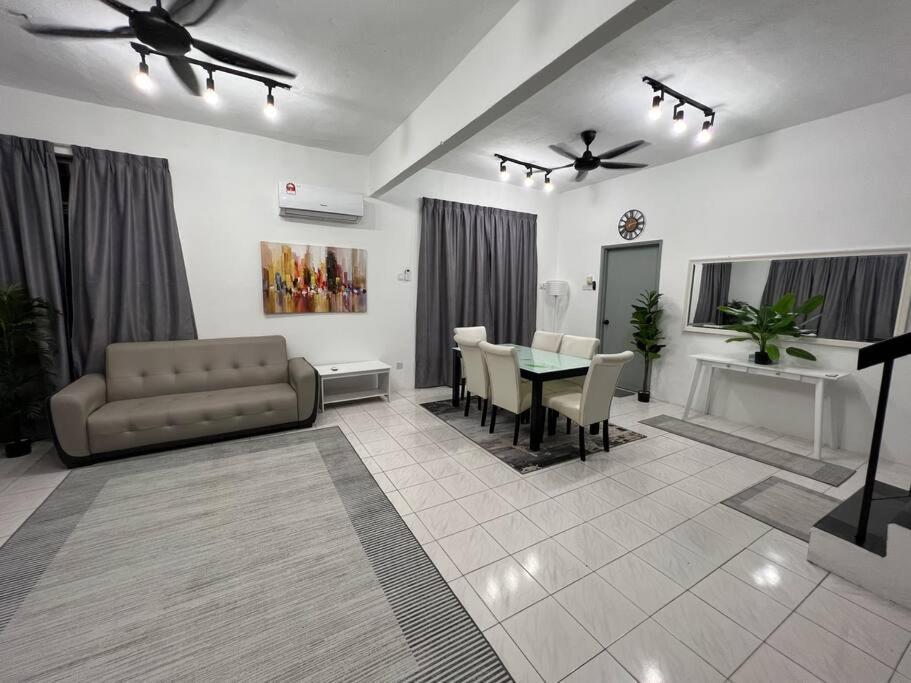 ספאנג Rumah Melati By Impian Homestay Klia-Salak Tinggi-Nilai מראה חיצוני תמונה